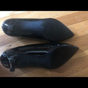Charles David patent leather kitten heels black